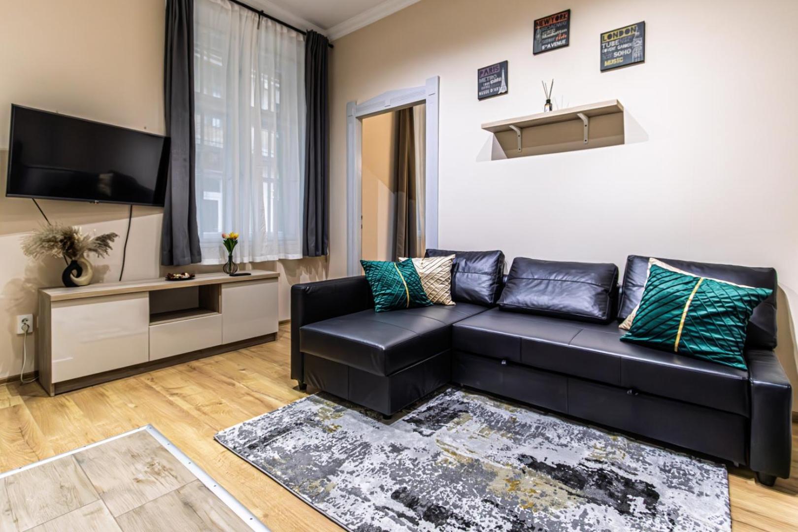 Chill & In The Heart Of Budapest-with Ac