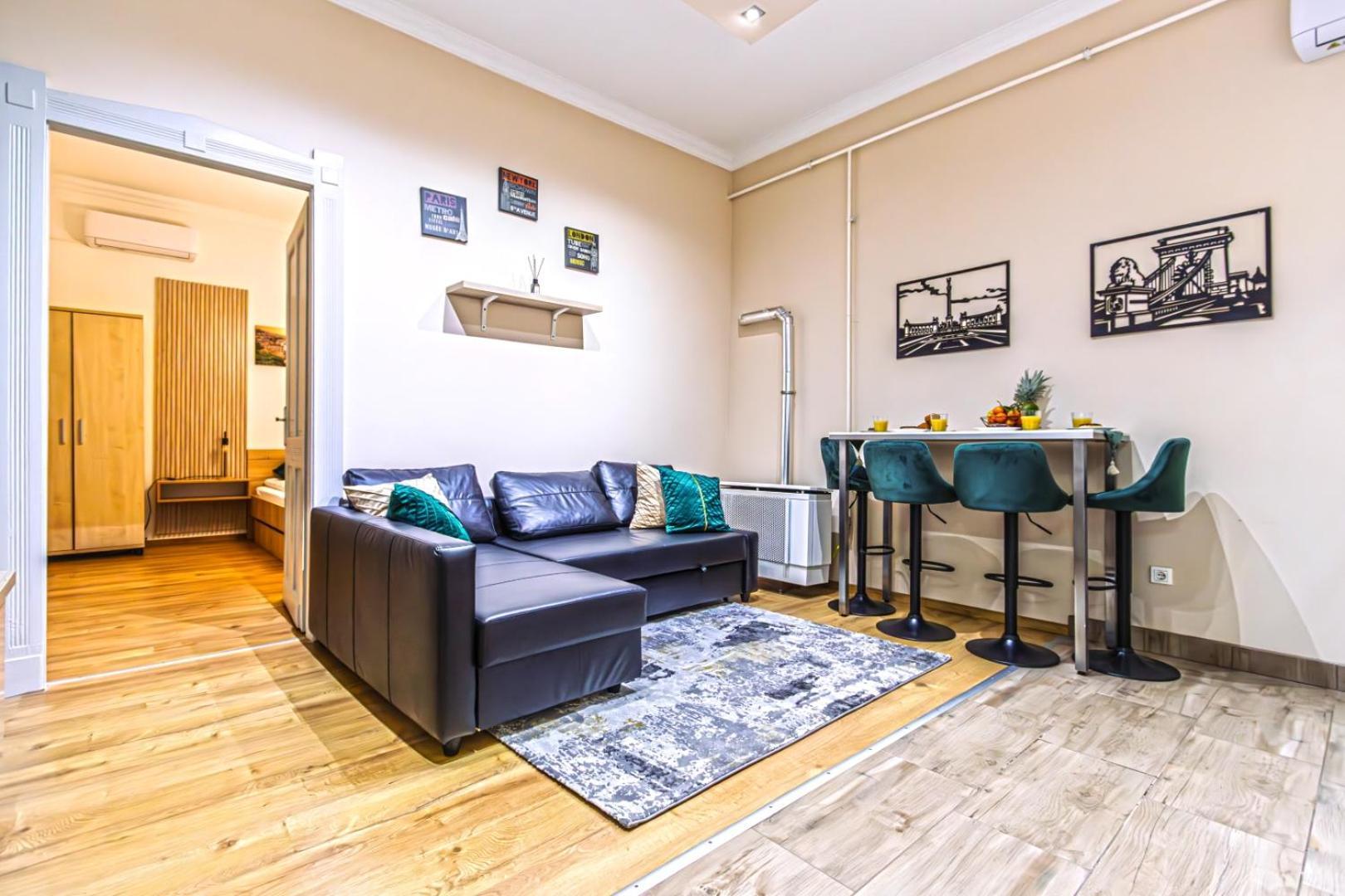 Chill & In The Heart Of Budapest-with Ac Appartamento *